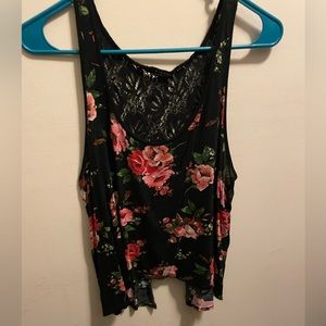 Mid-cut floral shirt with lace back Size L